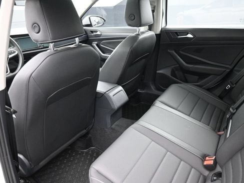 Used 2024 Volkswagen Jetta SE w/ Panoramic Sunroof Package FWD image 2
