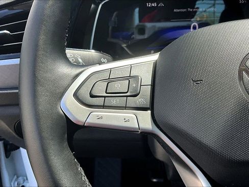 Used 2023 Volkswagen Jetta SE w/ Panoramic Sunroof Package FWD image 9