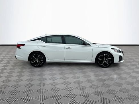 Used 2023 Nissan Altima 2.5 SR FWD image 4