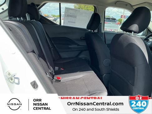New 2025 Nissan Kicks Play S image 12