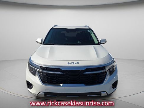Used 2025 Kia Seltos EX FWD image 3