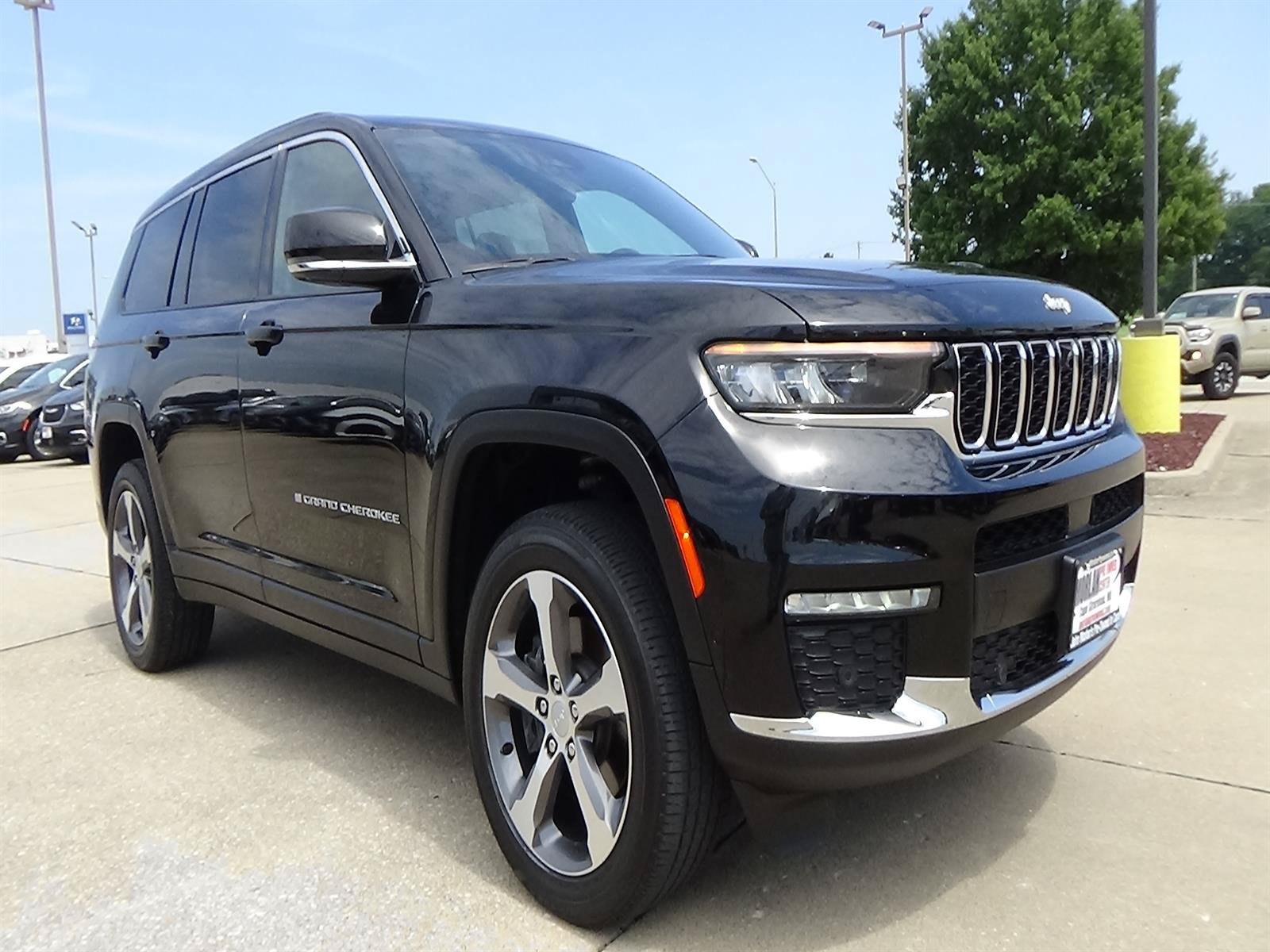 Certified 2025 Jeep Grand Cherokee L Limited w/ Luxury Tech Group II AWD/4WD image 4