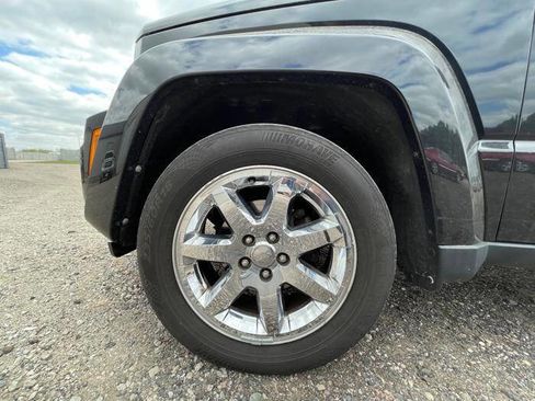 Used 2011 Jeep Liberty Limited w/ Tire & Wheel Group AWD/4WD image 11