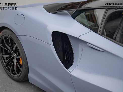 Used 2024 McLaren Artura image 6