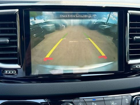 Used 2026 Chrysler Pacifica Select image 15