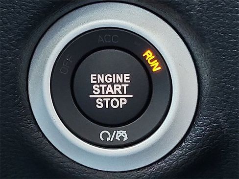 New 2026 Chrysler Pacifica Limited w/ Uconnect Theater Family Group image 17