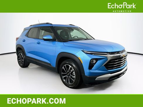 Used 2025 Chevrolet TrailBlazer LT FWD image 1