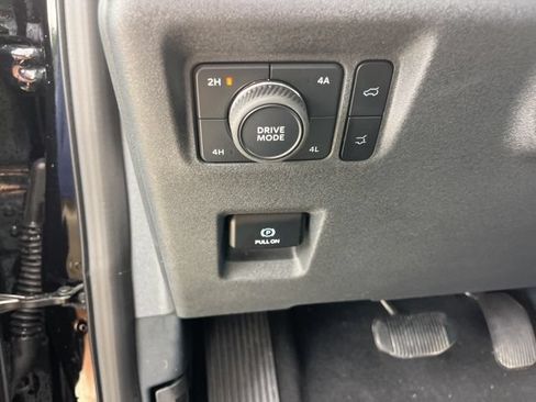 Used 2025 Ford Expedition Platinum AWD/4WD image 19