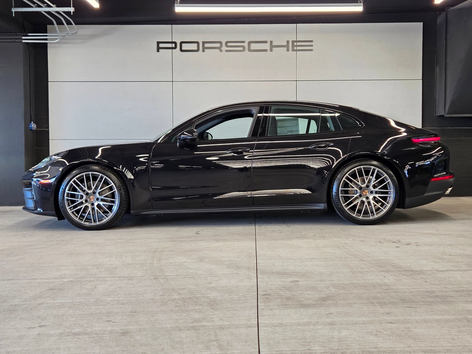New 2026 Porsche Panamera 4 AWD/4WD image 2