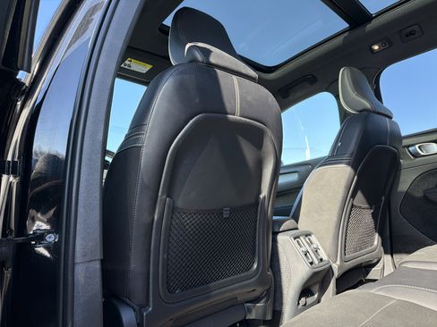 Used 2021 Volvo XC40 T5 R-Design w/ Climate Package image 28