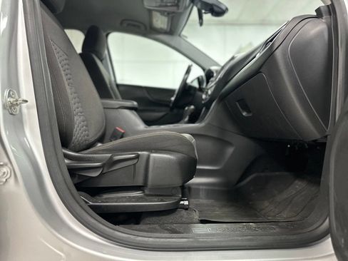 Used 2020 Chevrolet Equinox LT w/ Driver Convenience Package FWD image 22