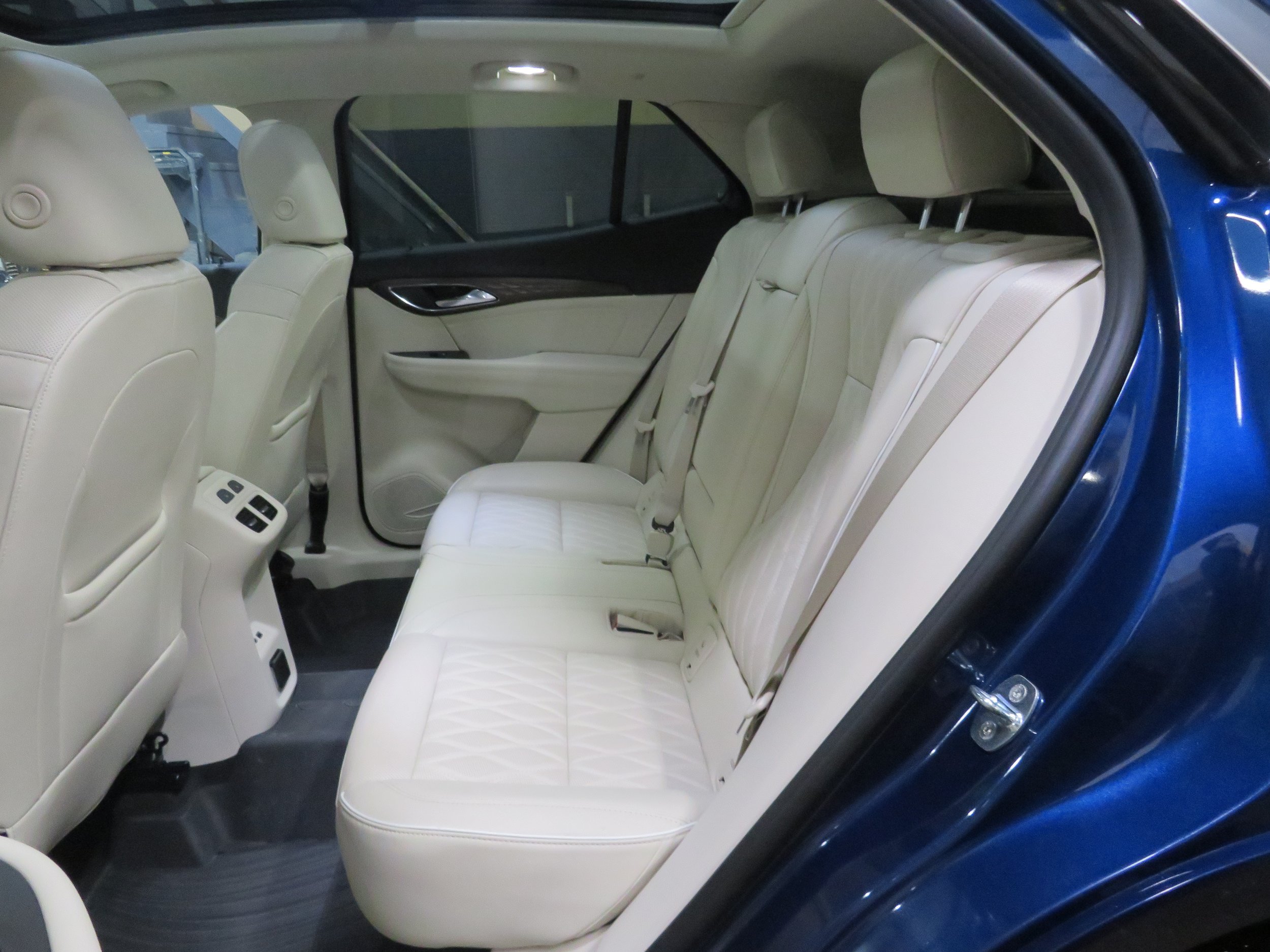 Used 2023 Buick Envision Avenir AWD/4WD image 8