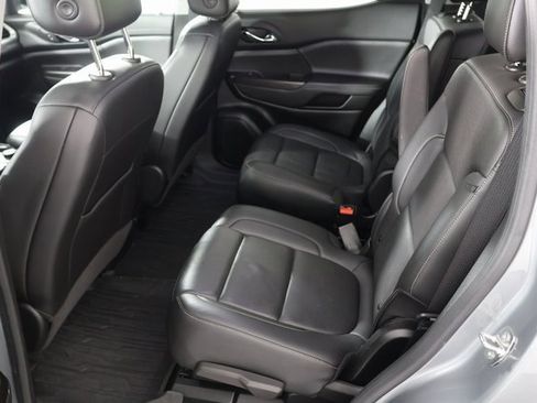 Used 2023 GMC Acadia SLT w/ Elevation Edition image 20