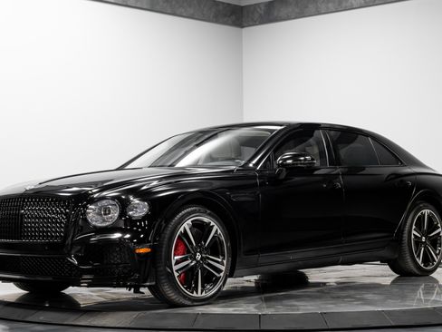 Used 2021 Bentley Flying Spur W12 image 2