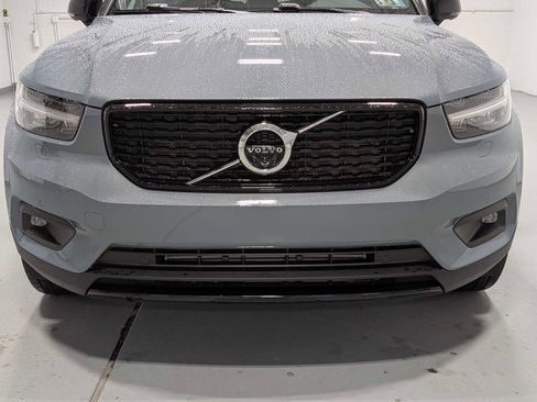 Used 2021 Volvo XC40 T5 R-Design w/ Advanced Package image 2