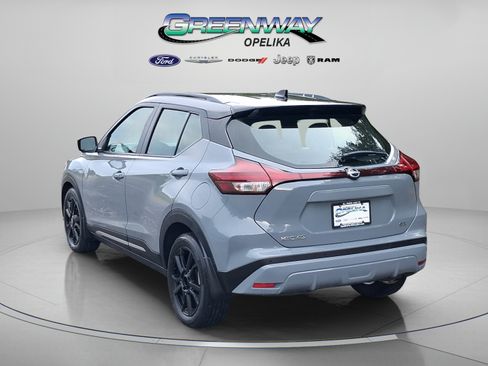 Used 2023 Nissan Kicks SR w/ SR Premium Package FWD image 5