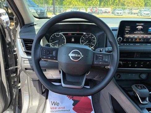 Used 2026 Nissan Rogue S FWD image 15