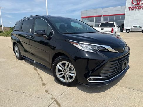Certified 2025 Toyota Sienna Limited AWD/4WD image 2