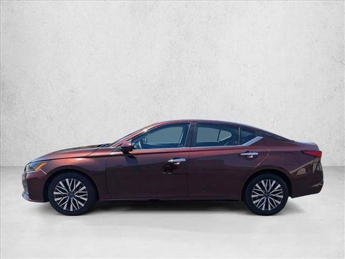 Used 2023 Nissan Altima 2.5 SV FWD image 9