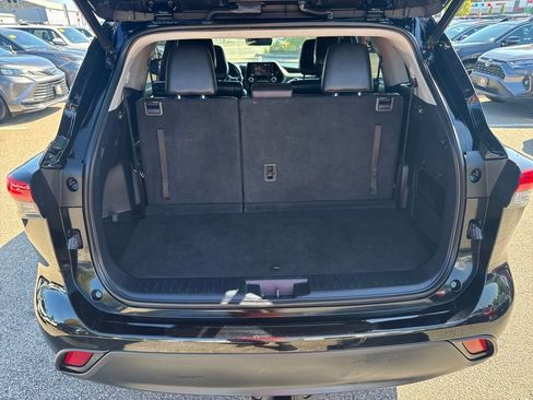 Used 2020 Toyota Highlander XLE image 12