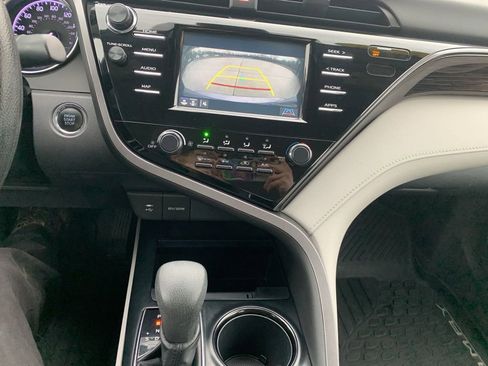 Used 2019 Toyota Camry L image 22
