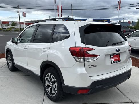 Used 2019 Subaru Forester Premium AWD/4WD image 5