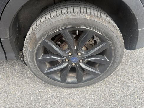 Used 2017 Ford Escape Titanium image 5