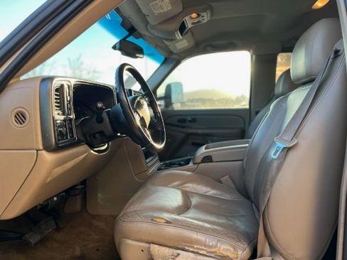 Used 2006 GMC Sierra 2500 SLT w/ Onstar Plus Package image 11