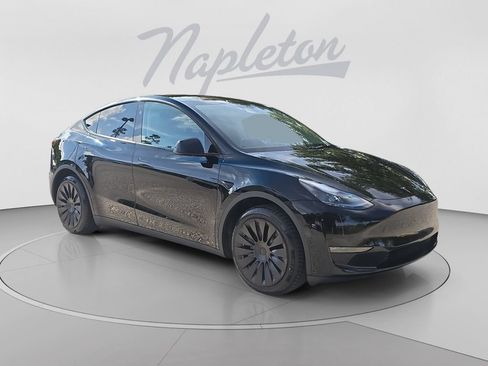 Used 2024 Tesla Model Y Long Range AWD/4WD image 8
