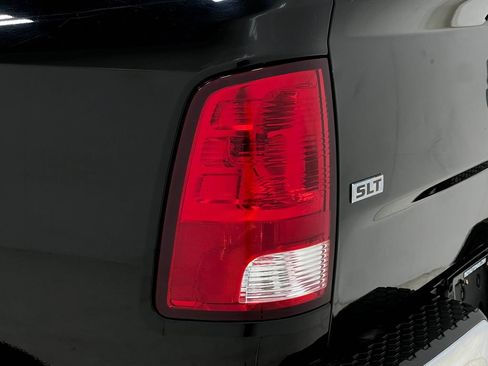 Used 2019 RAM 1500 Classic SLT AWD/4WD image 34