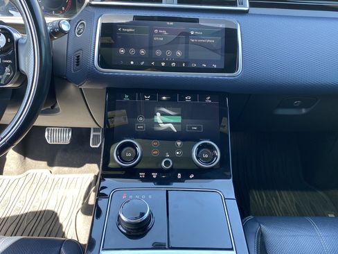 Used 2019 Land Rover Range Rover Velar R-Dynamic SE AWD/4WD image 12