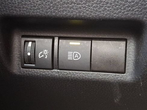 Used 2021 Toyota RAV4 XLE AWD/4WD image 22