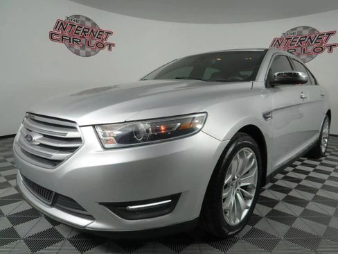 Used 2018 Ford Taurus Limited image 3