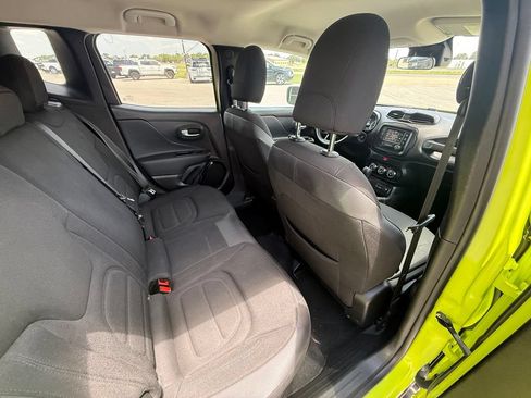 Used 2017 Jeep Renegade Altitude FWD image 18