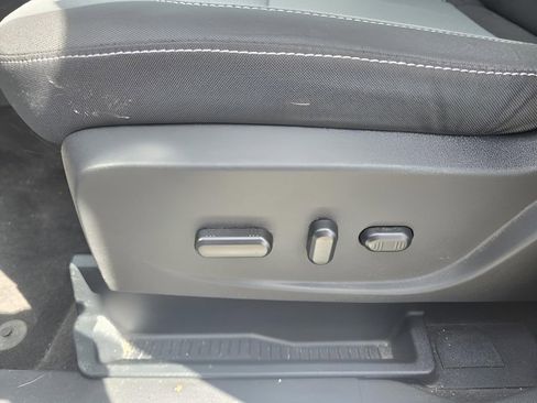 Used 2018 Ford Escape SE image 16