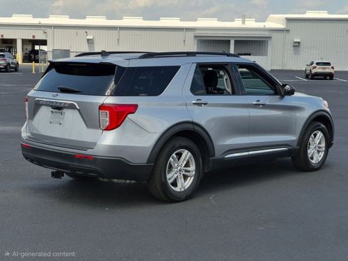 Used 2021 Ford Explorer XLT RWD image 5