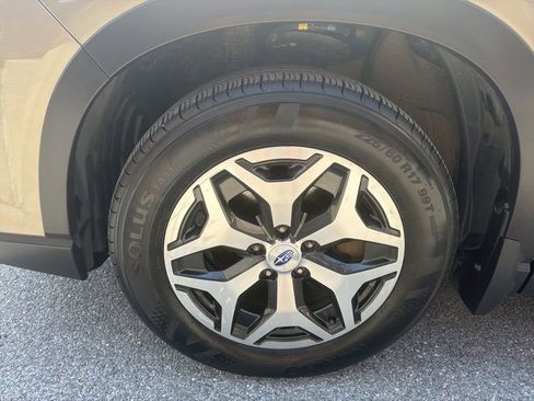 Used 2019 Subaru Forester Premium w/ All-Weather Package AWD/4WD image 10
