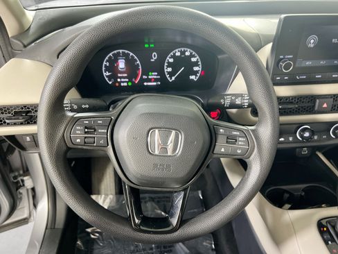 Used 2023 Honda HR-V LX image 11