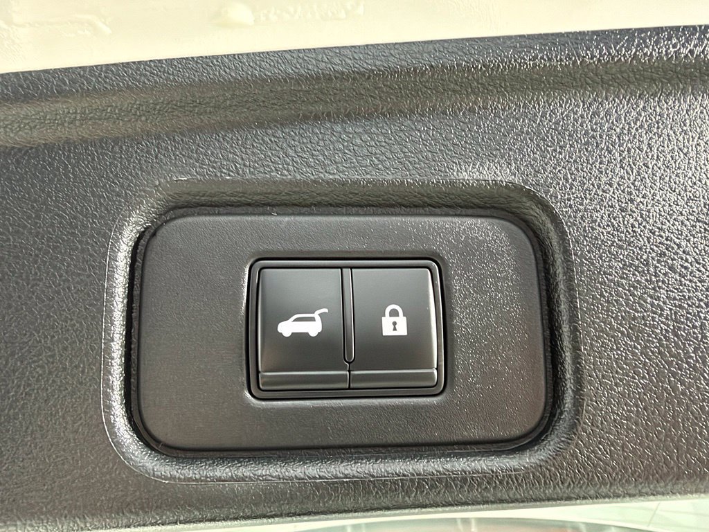 Used 2022 Nissan Pathfinder SL AWD/4WD image 13