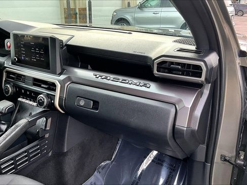 Used 2025 Toyota Tacoma TRD Off-Road image 17