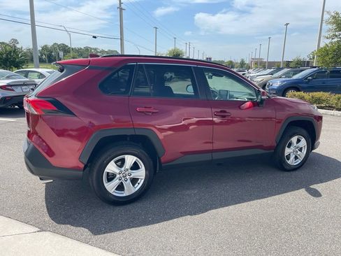 Used 2021 Toyota RAV4 XLE w/ Convenience Package FWD image 5