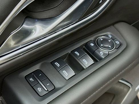 Used 2024 Chevrolet Suburban High Country image 15