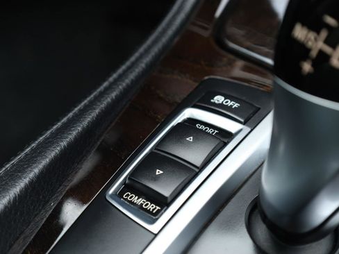 Used 2013 BMW 535i xDrive Sedan AWD/4WD image 12
