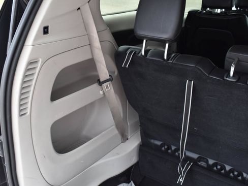 Used 2023 Chrysler Pacifica Touring-L FWD image 51