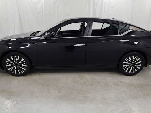 Used 2023 Nissan Altima 2.5 SV FWD image 6