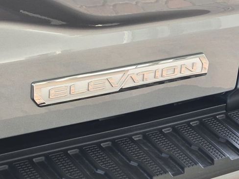 Used 2023 GMC Sierra 1500 Elevation image 9