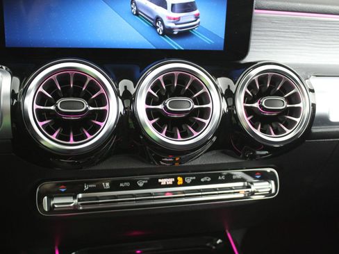 Used 2023 Mercedes-Benz GLB 250 image 26