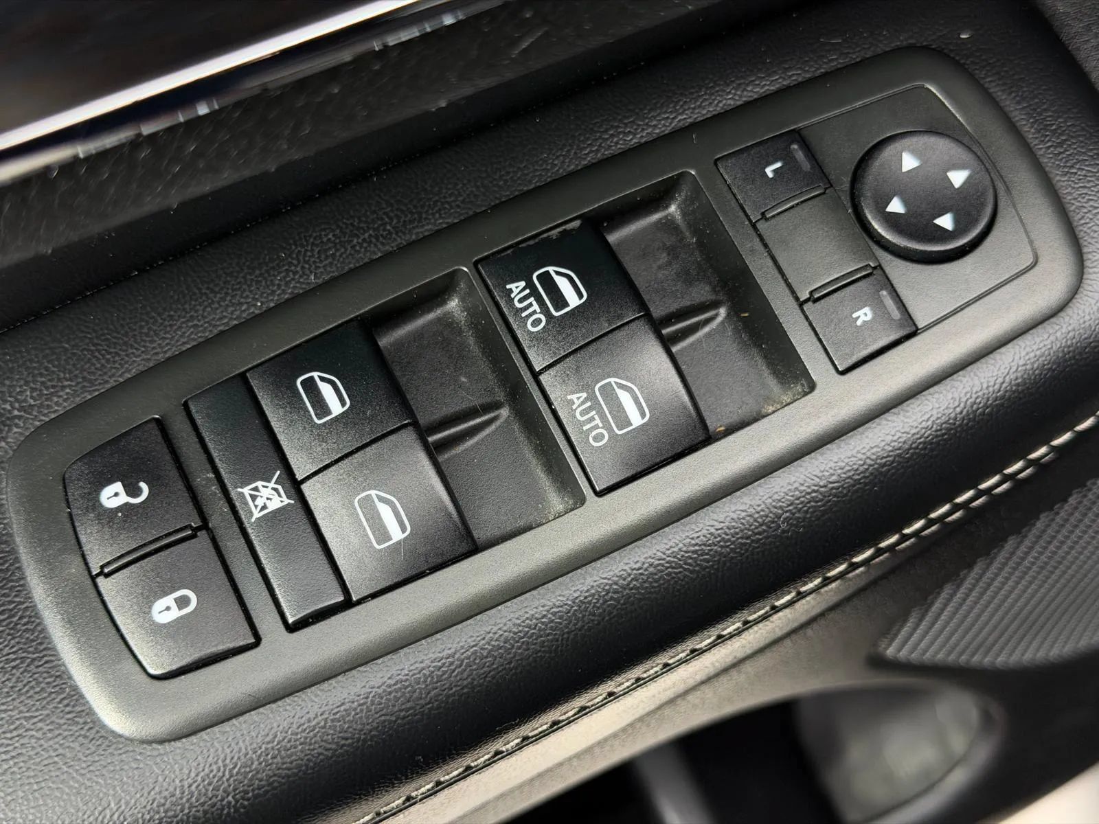 Used 2014 Jeep Grand Cherokee Limited RWD image 25