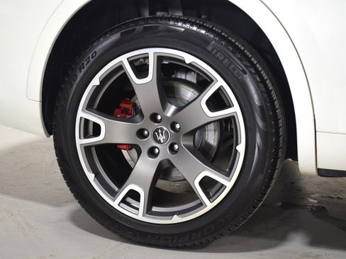 Used 2022 Maserati Levante Modena image 17