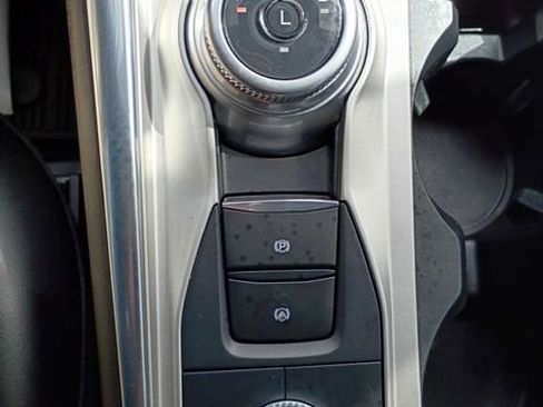 Used 2022 Ford Explorer XLT w/ Equipment Group 202A AWD/4WD image 14
